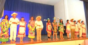 presentación del ballet folclórico en el Colegio Sara Alarcón.