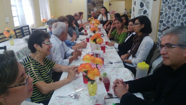 historiadores metodistas compartiendo el pan y la sal
