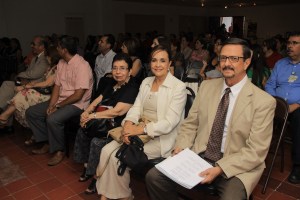 En segundo lugar, de derecha a izquierda,la C.P. Lourdes G. de Siqueiros, actual directora administrativa.