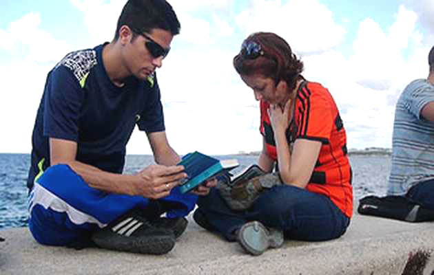 not int.en un barco biblias