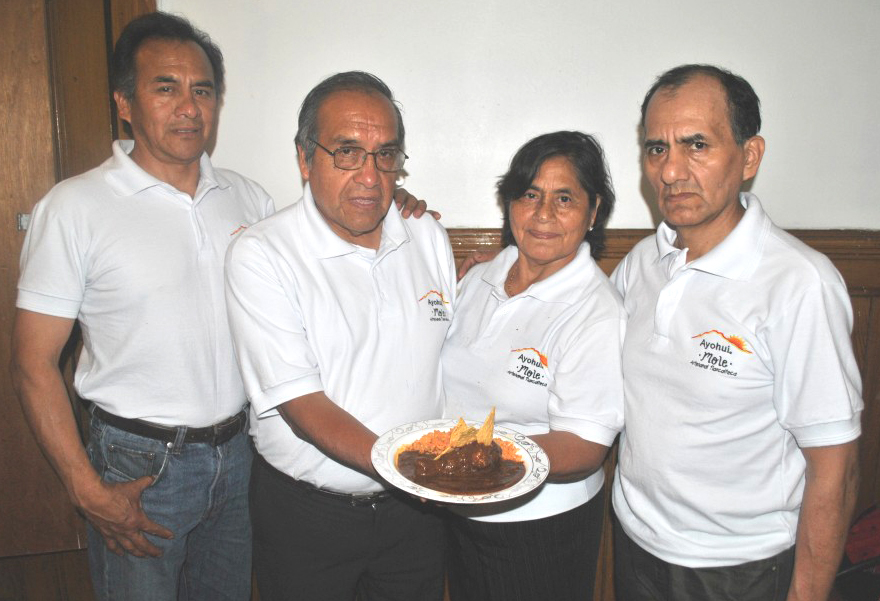 Los hermanos Berruecos al centro