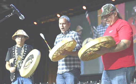 CG UMC con llamado de tambores