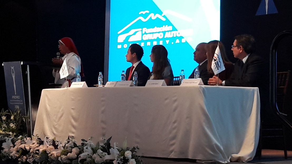 agradeciendo-el-premio