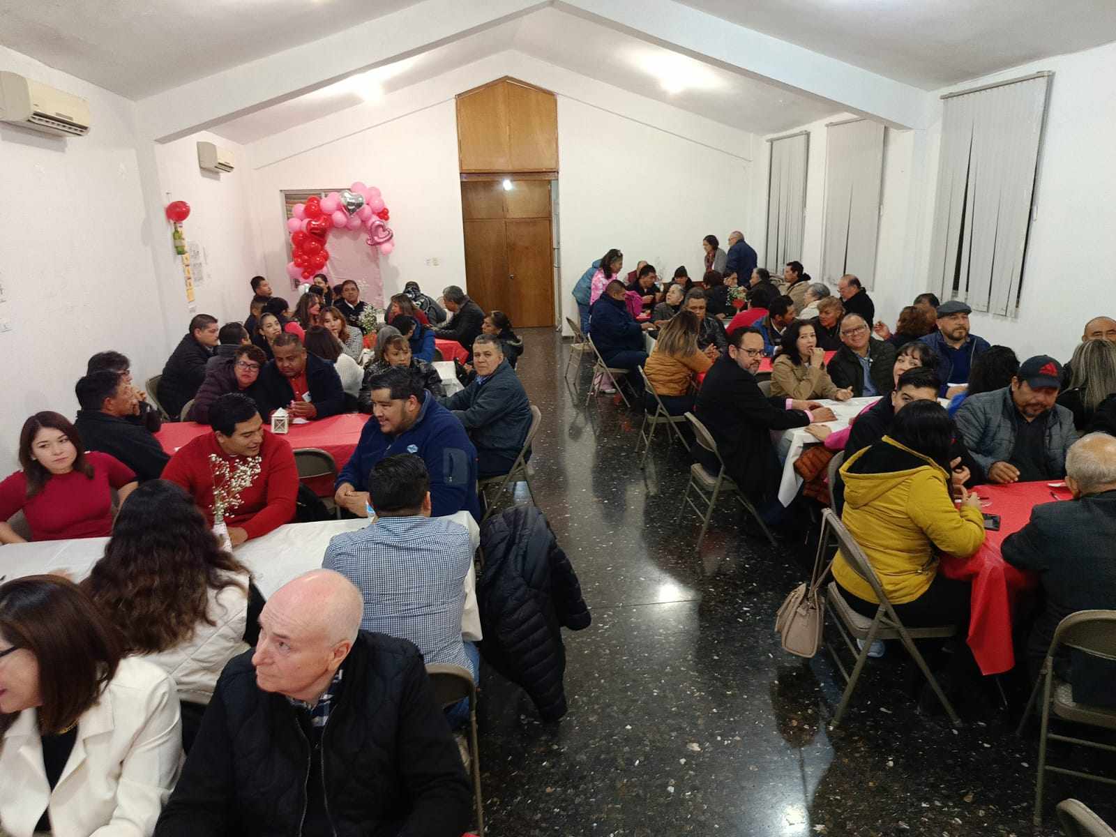 En Una Reunion Hay 28 Matrimonios
